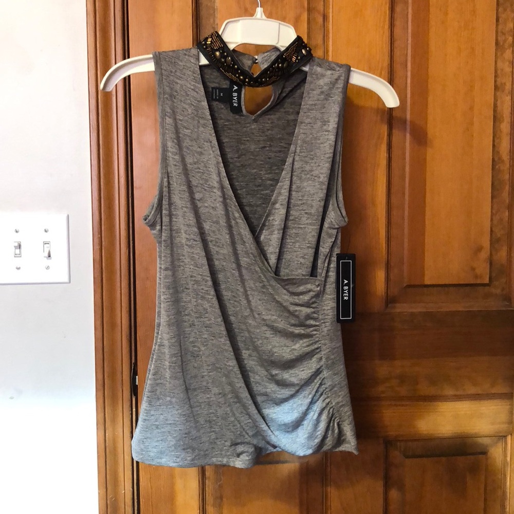 Cross cross sleeveless blouse